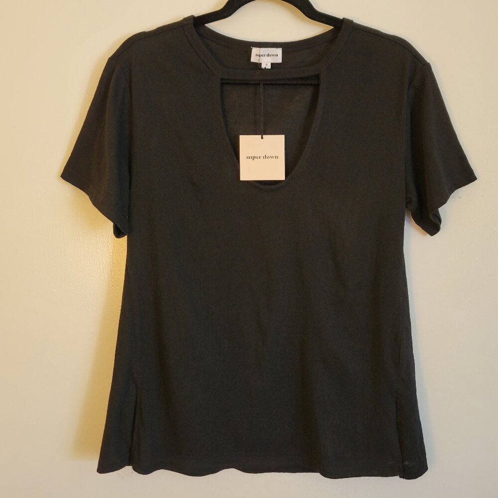 Super down Women Black Short Sleeve T-Shirt Size Small Keyhole Neck NEW